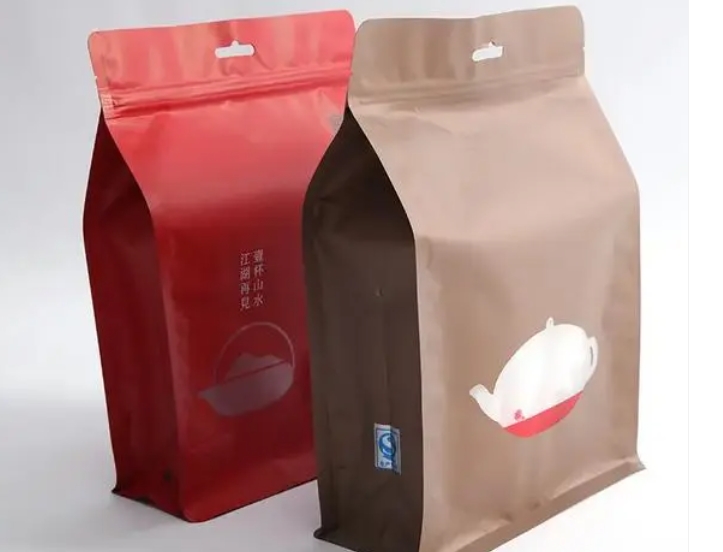 What should be noted when customizing food packaging bags?